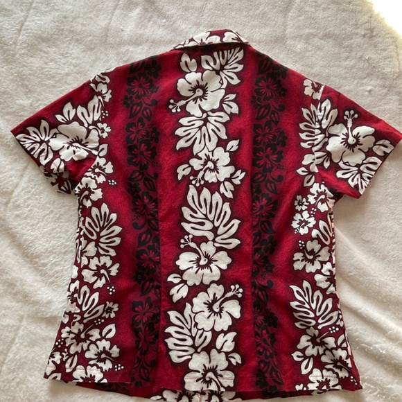 Short sleeved red Hawaiian shirt - Picture 2 of 10